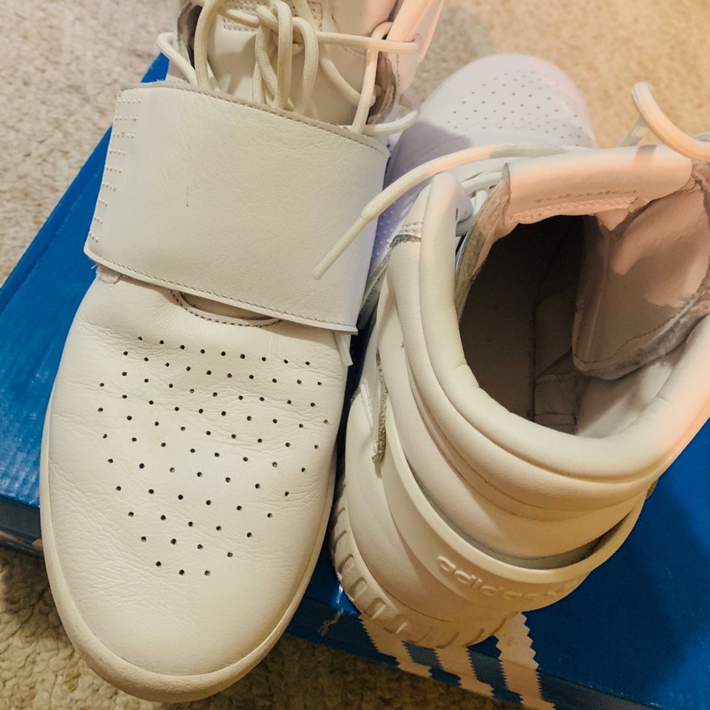 Mans Adidas sneakers
